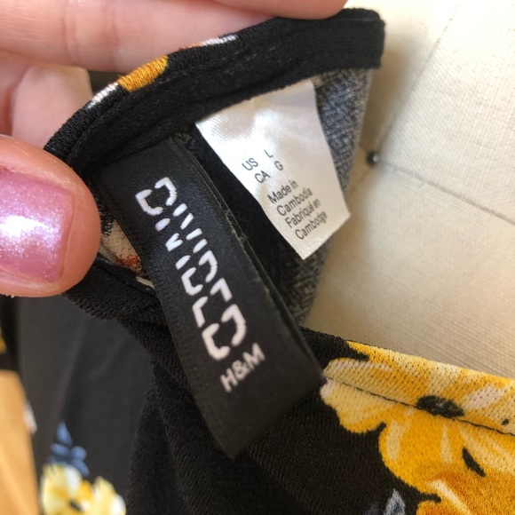 NWOT Open Tie Back Top - Picture 4 of 5